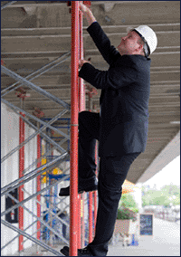 engineeronladder.gif